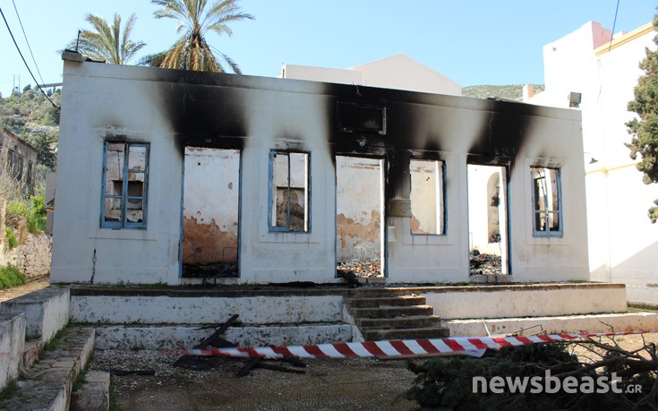 Φωτιά κατέστρεψε το κέντρο διανομής βοήθειας σε πρόσφυγες στο Καστελόριζο