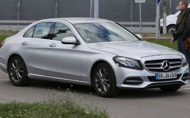 Η ανανεωμένη Mercedes C-Class «συνελήφθη» με ελάχιστο καμουφλάζ