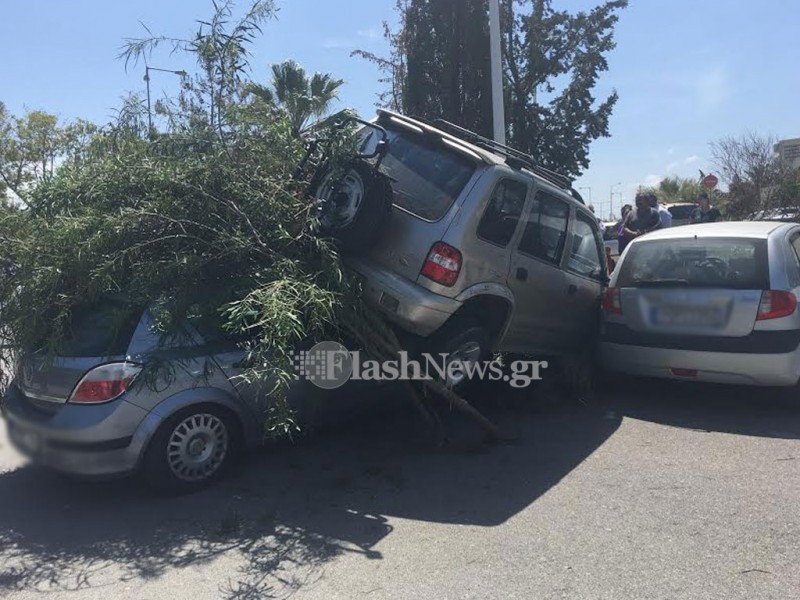 Οδηγός «καβάλησε» σταθμευμένο όχημα