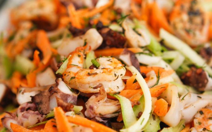 Σαλάτα θαλασσινών με λαχανικά Σαλάτα θαλασσινών με λαχανικά