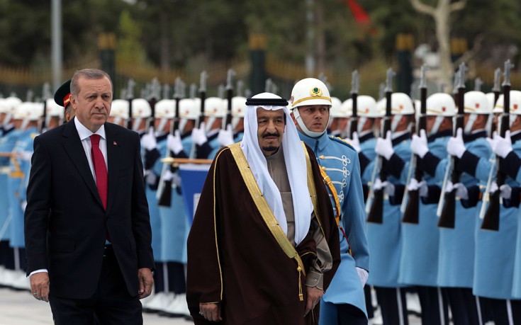 Πώς ο Ερντογάν υποδέχτηκε το βασιλιά της Σαουδικής Αραβίας