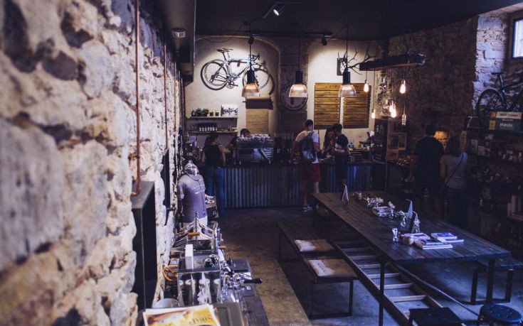 Πέτρα και ξύλο τα βασικά χαρακτηριστικά του La Fabrica στη Χιρόνα Πέτρα και ξύλο τα βασικά χαρακτηριστικά του La Fabrica στη Χιρόνα