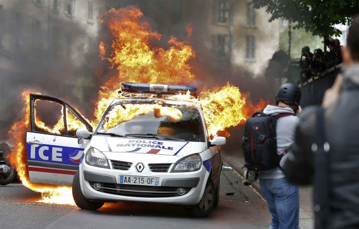 Σε αναμμένα κάρβουνα οι επαγγελματίες του τουρισμού στο Παρίσι