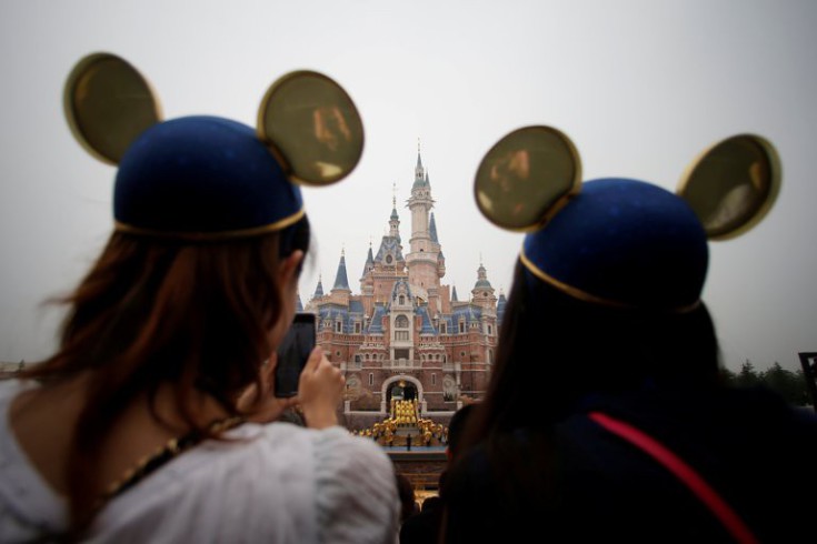 Άνοιξε επίσημα στη Σανγκάη το πρώτο πάρκο της Disney