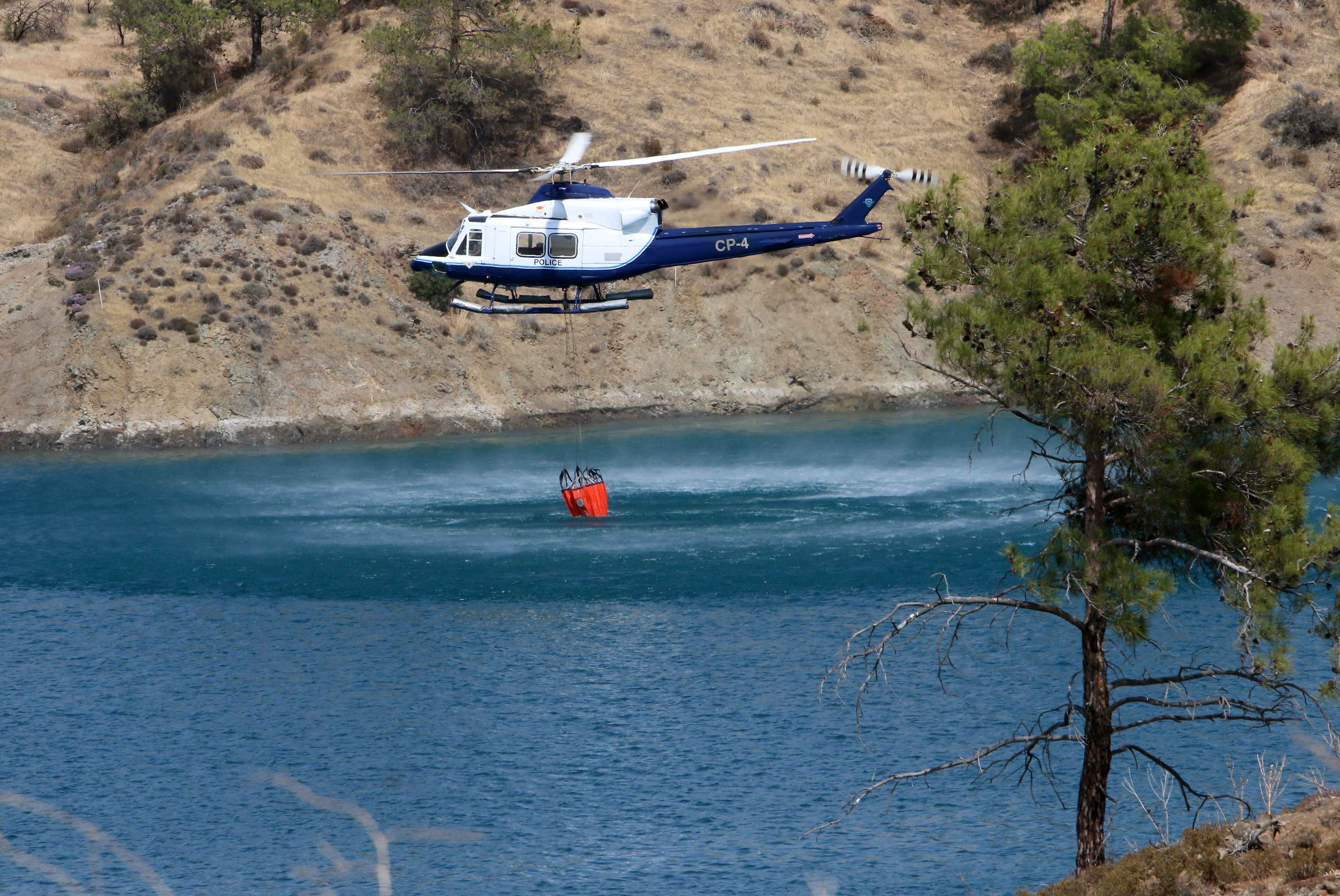 Δραματικές ώρες στην Κύπρο, εκτός ελέγχου η φωτιά