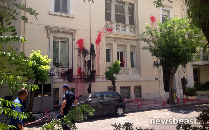 «Επίθεση» του Ρουβίκωνα στην τουρκική πρεσβεία