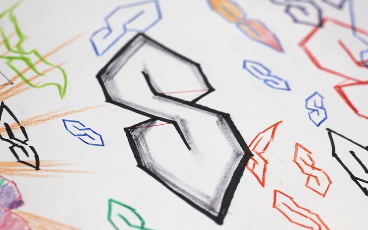 Τι σημαίνει το «S» που ζωγράφιζαν οι μαθητές σε βιβλία και τετράδια