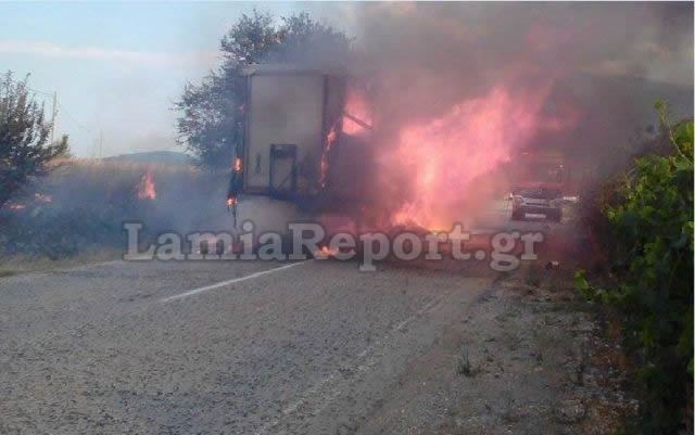 Λαμπάδιασε νταλίκα στο δρόμο προς τη Λαμία