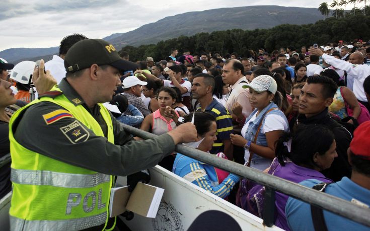 Συνωστισμός στα σύνορα Βενεζουέλας- Κολομβίας που άνοιξαν ύστερα από ένα χρόνο