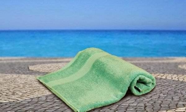 Πώς να προφυλάξετε τις πετσέτες θαλάσσης ώστε να μην σκληρύνουν