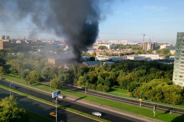 Τουλάχιστον 16 νεκροί σε πυρκαγιά που ξέσπασε σε αποθήκη στη Μόσχα