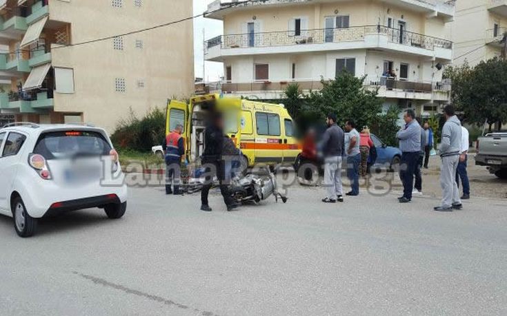 Ηλικιωμένη παραβίασε το STOP  και συγκρούστηκε με μηχανάκι