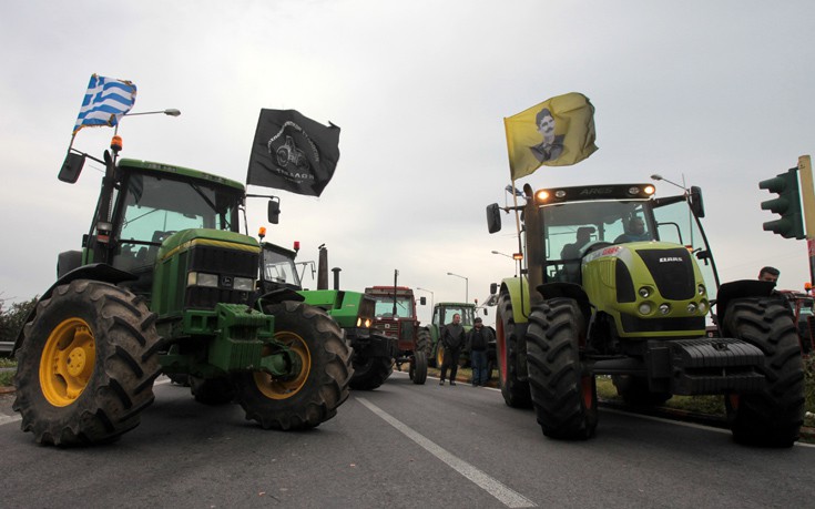Μπλόκο αγροτών στην εθνική οδό Λάρισας–Κοζάνης