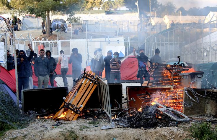 Τραυματίες και σοβαρά επεισόδια στον καταυλισμό της Μόριας Λέσβου