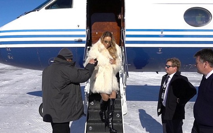 Η Mariah Carey με γούνα και ψηλοτάκουνα στο Άσπεν