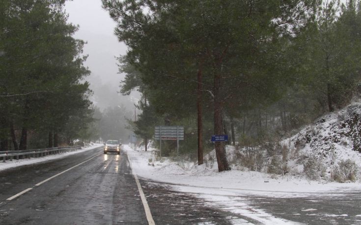 Στα 45 εκατοστά το χιόνι στην Πλατεία Τροόδους στην Κύπρο