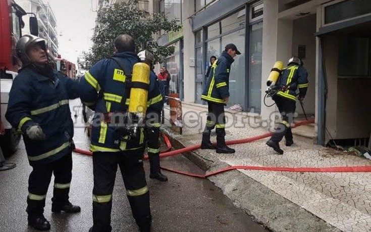 Πυρκαγιά σε πολυκατοικία στη Λαμία