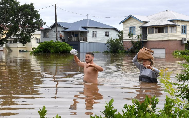 Απομακρύνονται χιλιάδες άνθρωποι από τα σπίτια τους στην Αυστραλία λόγω πλημμυρών