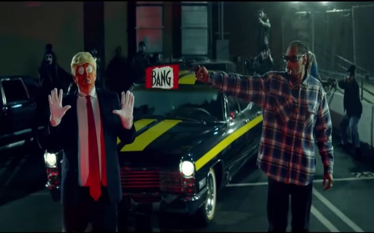 Ο Snoop Dogg «πυροβόλησε» τον Τραμπ και βρίσκεται στο στόχαστρο των αρχών
