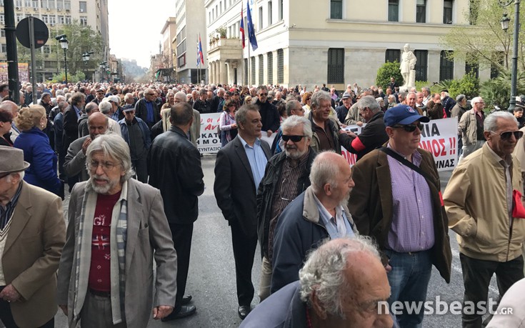 Ξεκίνησαν για το υπουργείο Εργασίας οι συνταξιούχοι