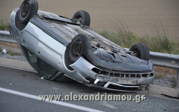 Ανατροπή αυτοκινήτου στην Εγνατία Οδό