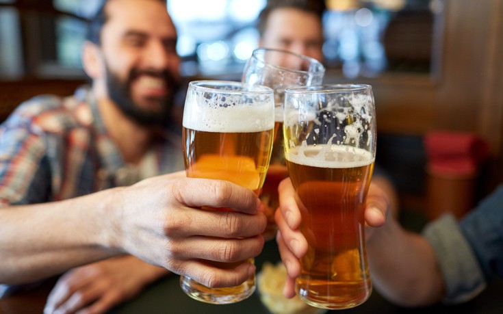 Πίνοντας μπύρα με ελάχιστες θερμίδες και χωρίς αλκοόλ