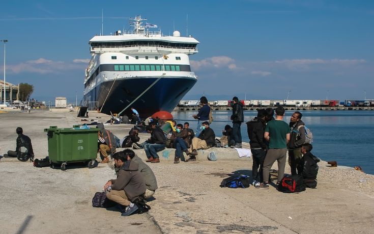 Εκατοντάδες πρόσφυγες και μετανάστες έφτασαν και σήμερα στη Λέσβο