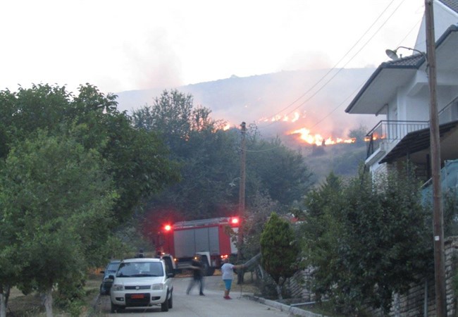 Μαίνεται η φωτιά στα Ιωάννινα