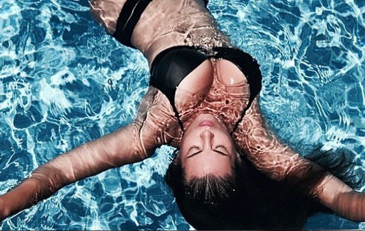 Η σέξι φωτογραφία της Μαρίας Κορινθίου στην πισίνα