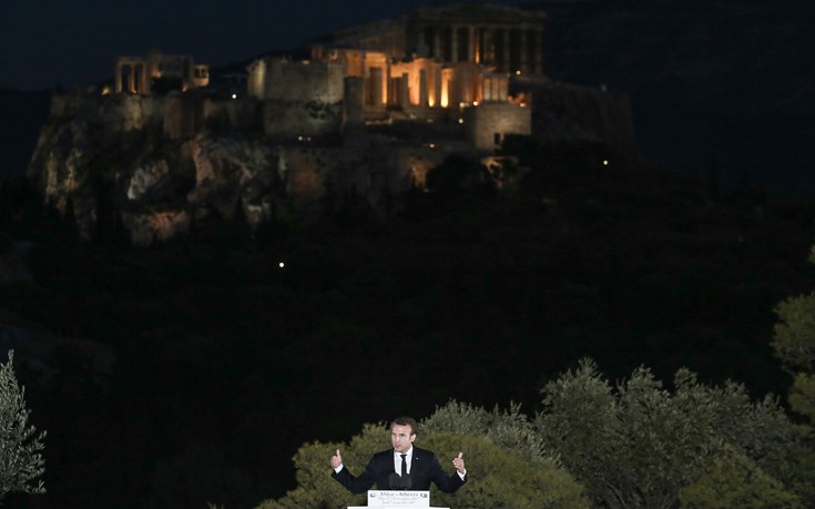 Μακρόν από την Πνύκα: Η ελληνική κρίση είναι μια αποτυχία της Ευρώπης