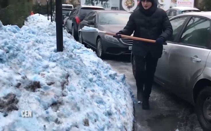 Στην Αγία Πετρούπολη έριξε… μπλε χιόνι