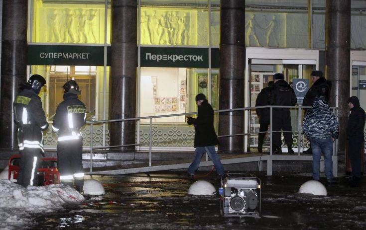 Οι αρχές αντιμετωπίζουν ως «απόπειρα ανθρωποκτονίας» την έκρηξη στην Αγία Πετρούπολη