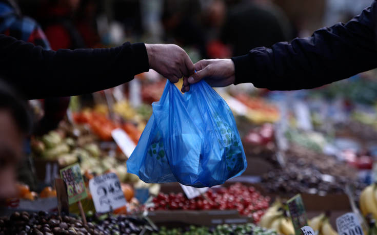 Πόσο θα πληρώνουμε από τις αρχές του 2019 για την πλαστική σακούλα