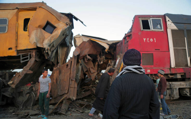 Δεκαέξι νεκροί και 40 τραυματίες σε σύγκρουση τρένων στην Αίγυπτο