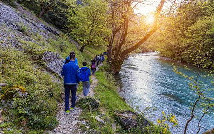 Πάμε στο βουνό για πεζοπορία με βροχή