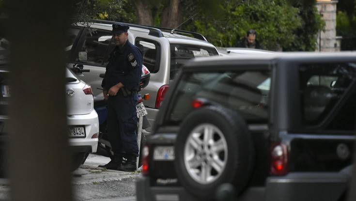 Μυστήριο στη Νέα Σμύρνη με το νεκρό βρέφος στον ακάλυπτο πολυκατοικίας