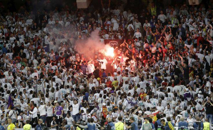 Real Madrid's supporters celebrate as Gareth Bale scoring his side's 2nd goal during the Champions League Final soccer match between Real Madrid and Liverpool at the Olimpiyskiy Stadium in Kiev, Ukraine, Saturday, May 26, 2018. (AP Photo/Matthias Schrader) Real Madrid's supporters celebrate as Gareth Bale scoring his side's 2nd goal during the Champions League Final soccer match between Real Madrid and Liverpool at the Olimpiyskiy Stadium in Kiev, Ukraine, Saturday, May 26, 2018. (AP Photo/Matthias Schrader)