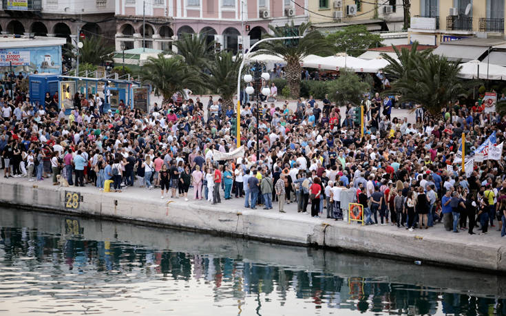 Προσφυγικό: Στα κάγκελα οι δήμαρχοι νησιών για τις κλειστές δομές