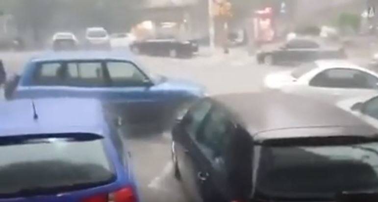 Γυναίκα παρασύρθηκε από τα ορμητικά νερά της βροχής στις Συκιές Θεσσαλονίκης