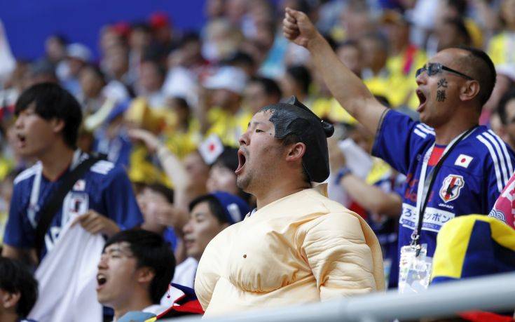 Πριν φύγουν από το γήπεδο, οι Ιάπωνες οπαδοί έκαναν το καθήκον τους