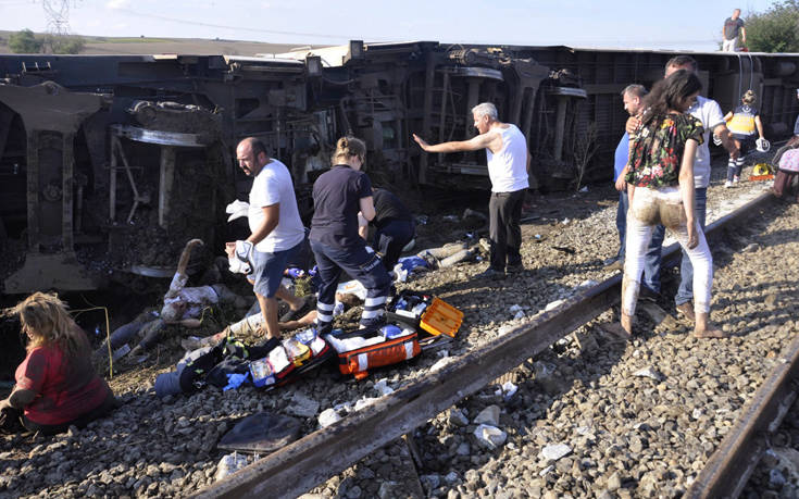 Στους 24 οι νεκροί από το σιδηροδρομικό δυστύχημα στην Τουρκία