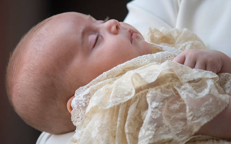 Οι πρώτες εικόνες από τη βάφτιση του Πρίγκιπα Λούις