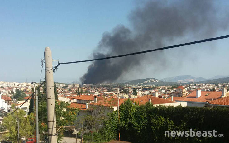 Φωτιά ξέσπασε σε υπαίθριο χώρο στον Γέρακα Αττικής