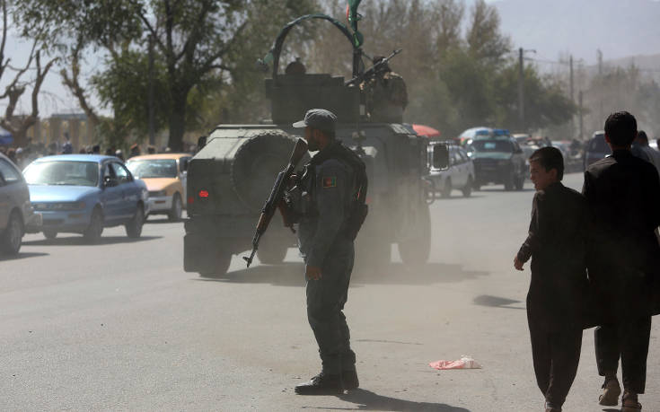 Τουλάχιστον επτά νεκροί από την επίθεση αυτοκτονίας στο Αφγανιστάν