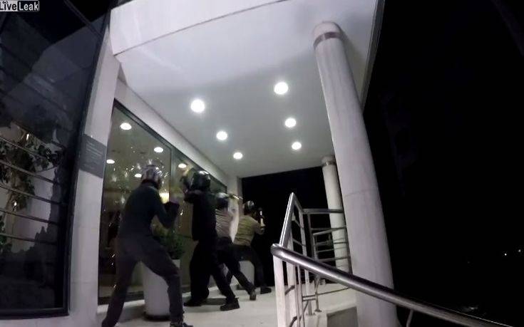 Ο Ρουβίκωνας εξηγεί γιατί έκανε την επίθεση στα γραφεία του ομίλου Μυτιληναίου