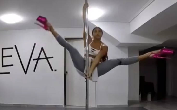 Κάνει το pole dancing να φαίνεται παιχνίδι