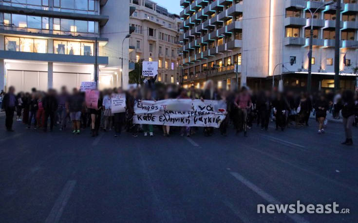 Μικροεπεισόδιο με κουκουλοφόρους στη διάρκεια της πορείας για τον Ζακ