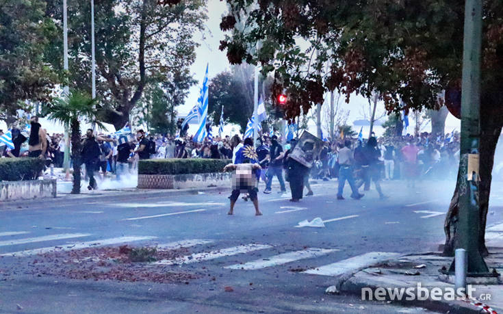 Η ακραία κίνηση του διαδηλωτή στο συλλαλητήριο για τη Μακεδονία