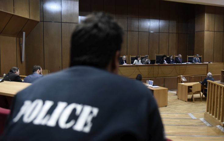 Αναβλήθηκε η δίκη Γερμενή και Ηλιόπουλου για την επίθεση κατά μικροπωλητών στη Ραφήνα
