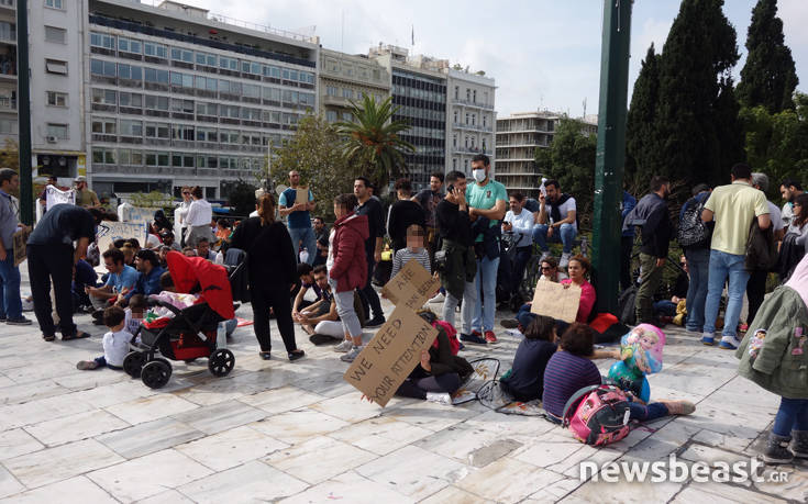 Καθιστική διαμαρτυρία στο Σύνταγμα από Ιρανούς πρόσφυγες